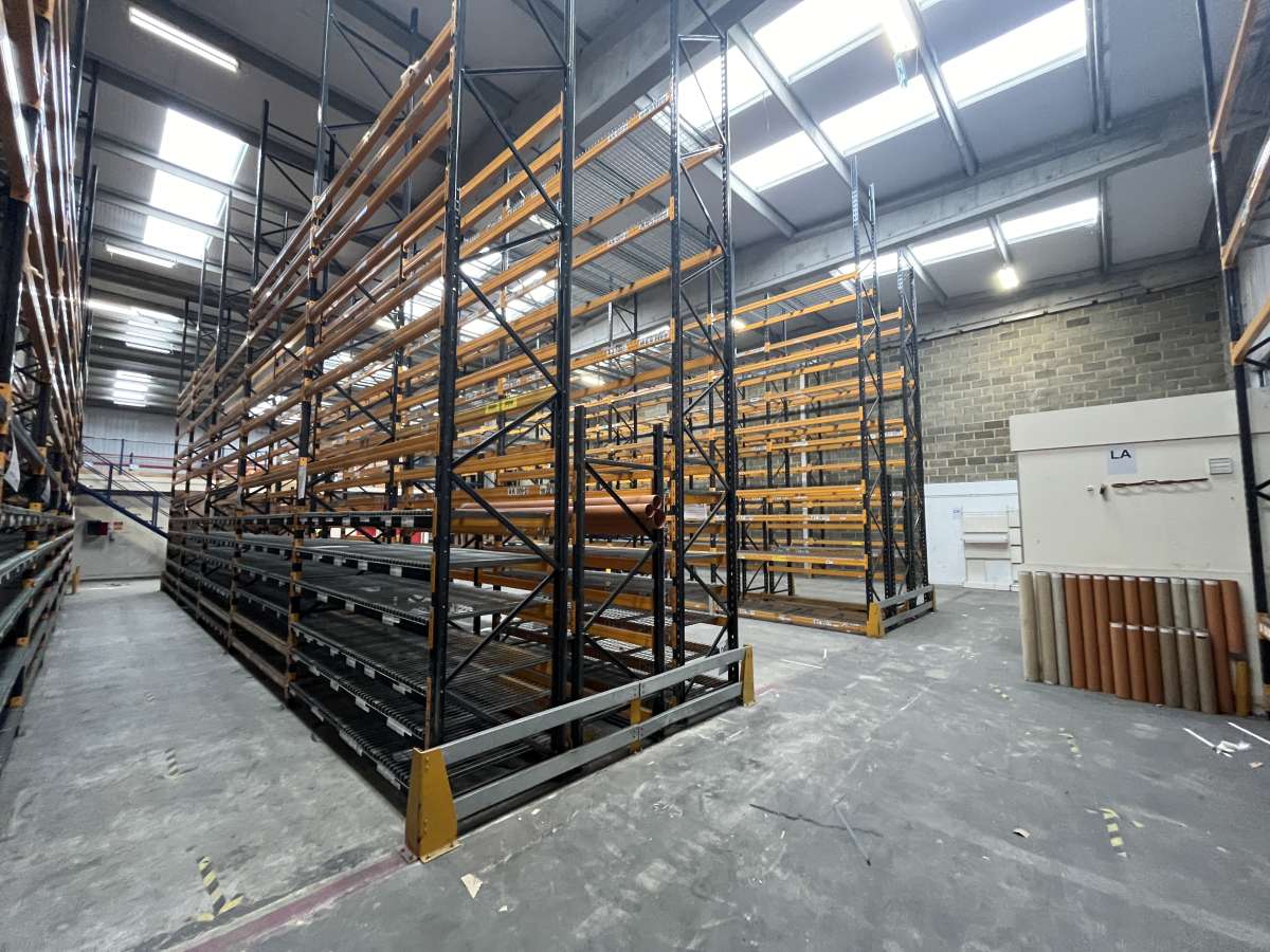 Industrial Unit in Crawley - photo 2