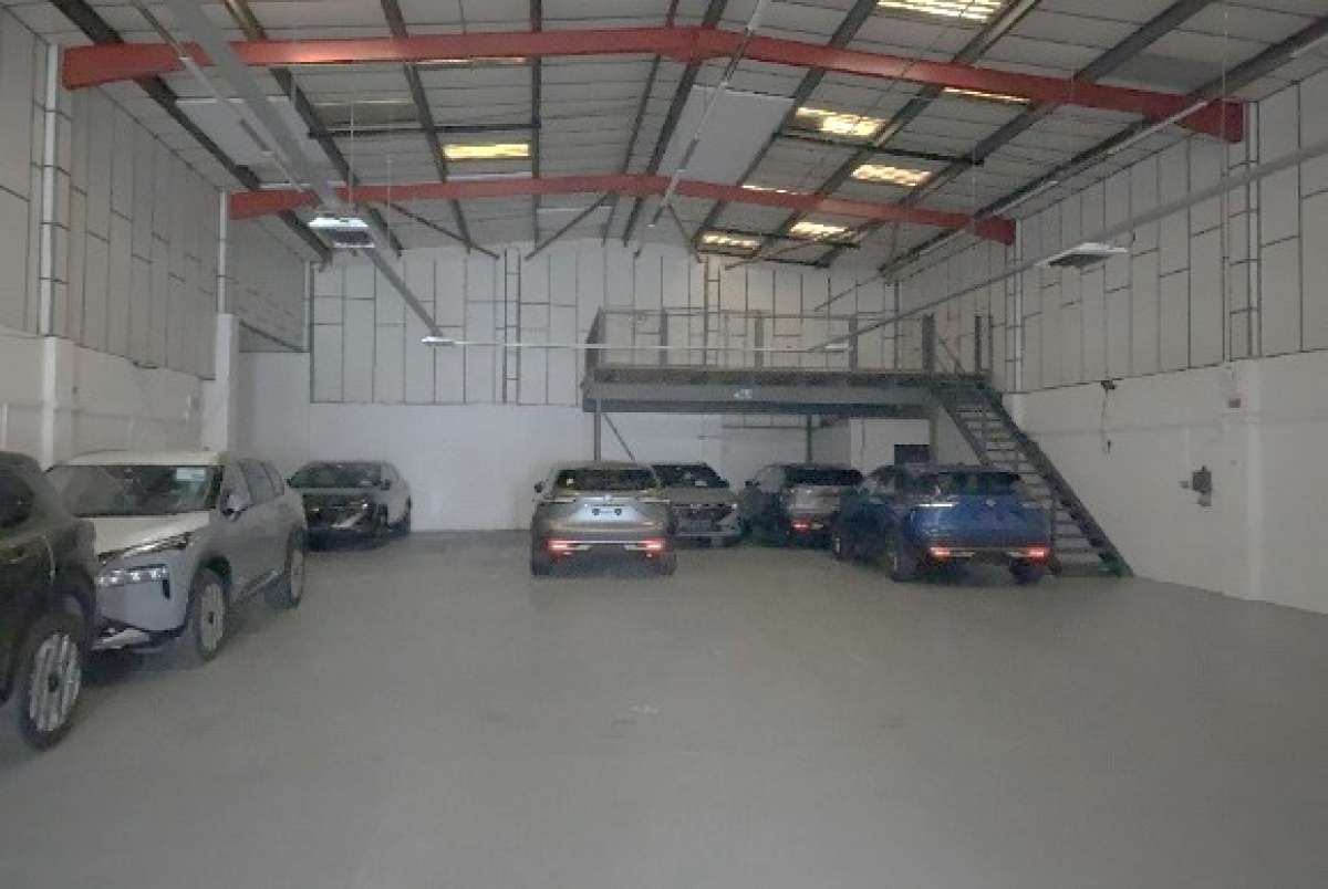 Industrial Unit in London - photo 2