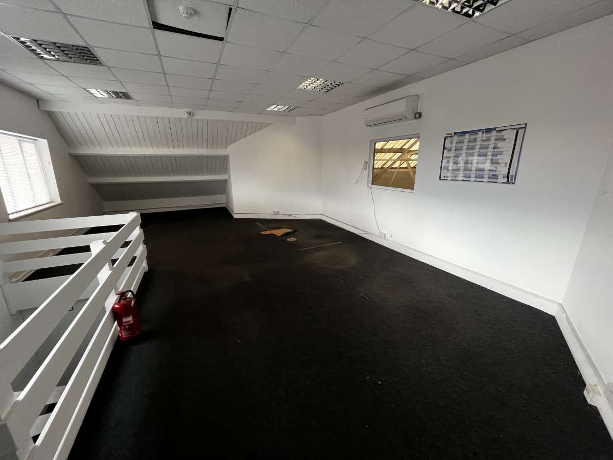 Industrial Unit in Coalville - photo 4