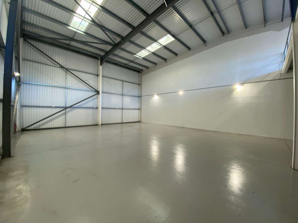 Industrial Unit in Sutton - photo 2