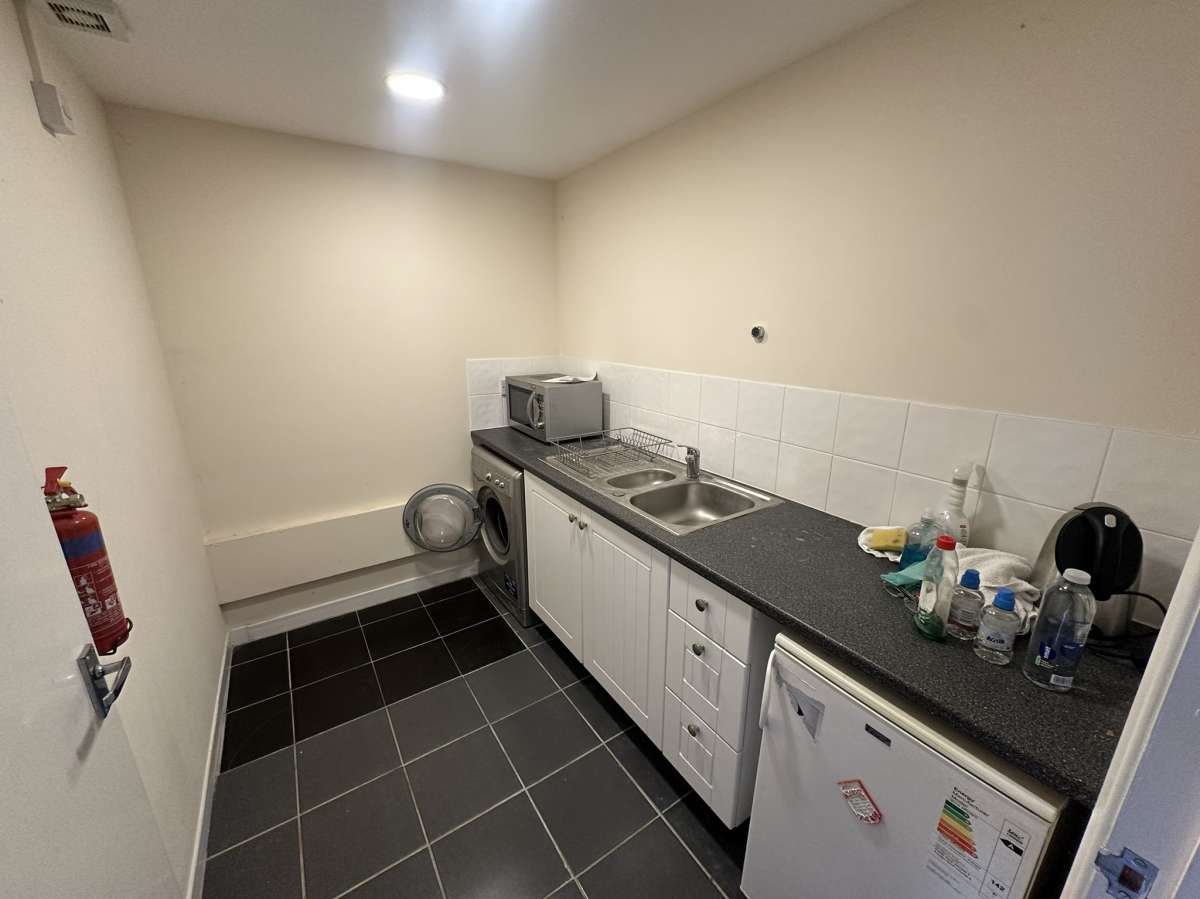 Industrial Unit in Eastbourne - photo 4