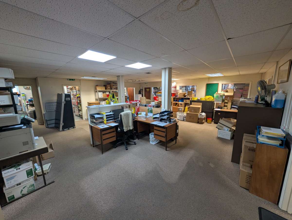 Industrial Unit in Fareham - photo 3