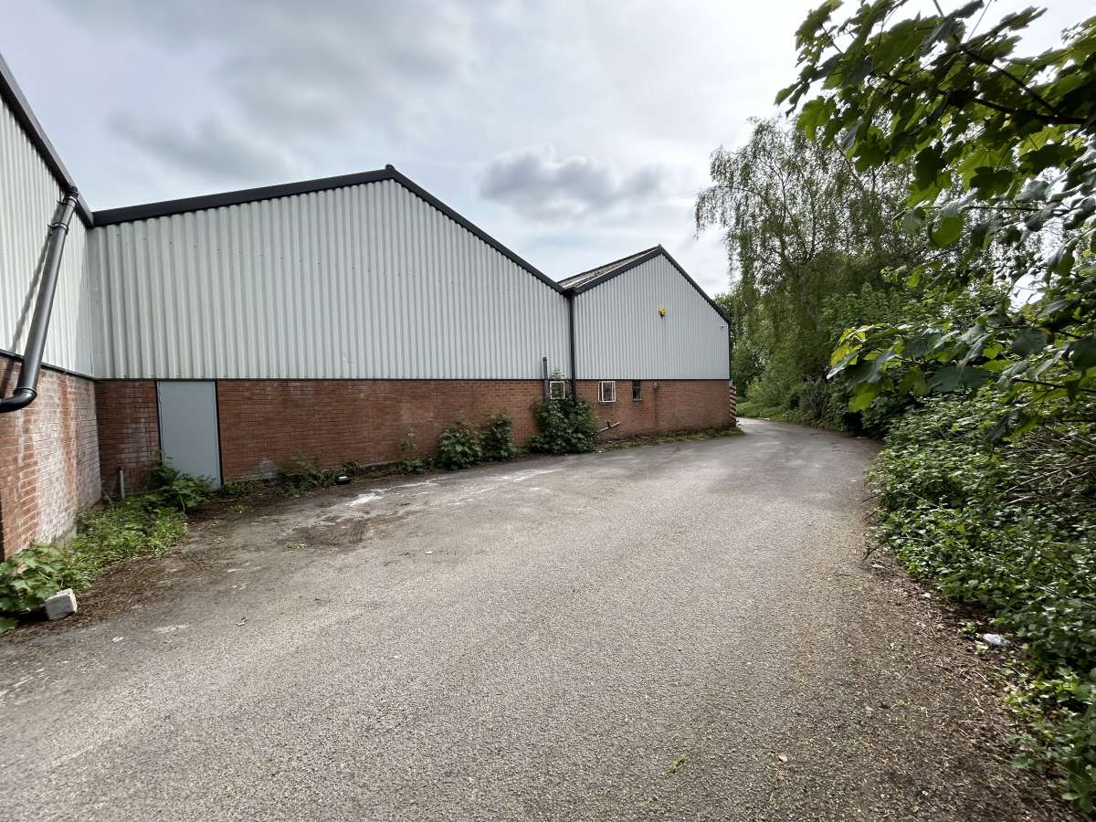 Industrial Unit in Manchester - photo 2
