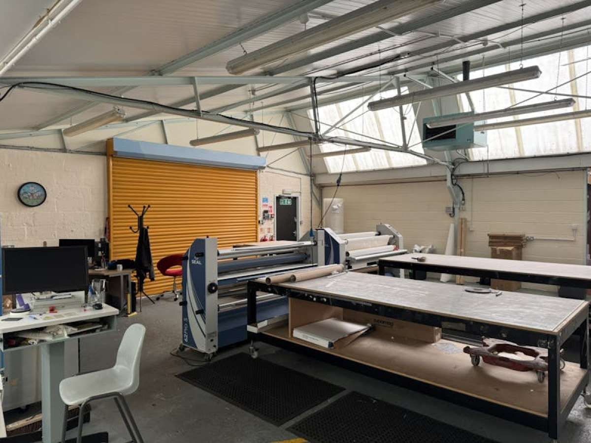 Industrial Unit in Chertsey - photo 2