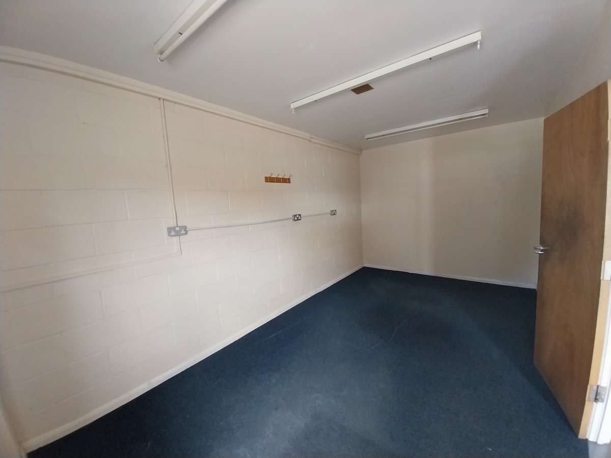 Industrial Unit in Lincoln - photo 3