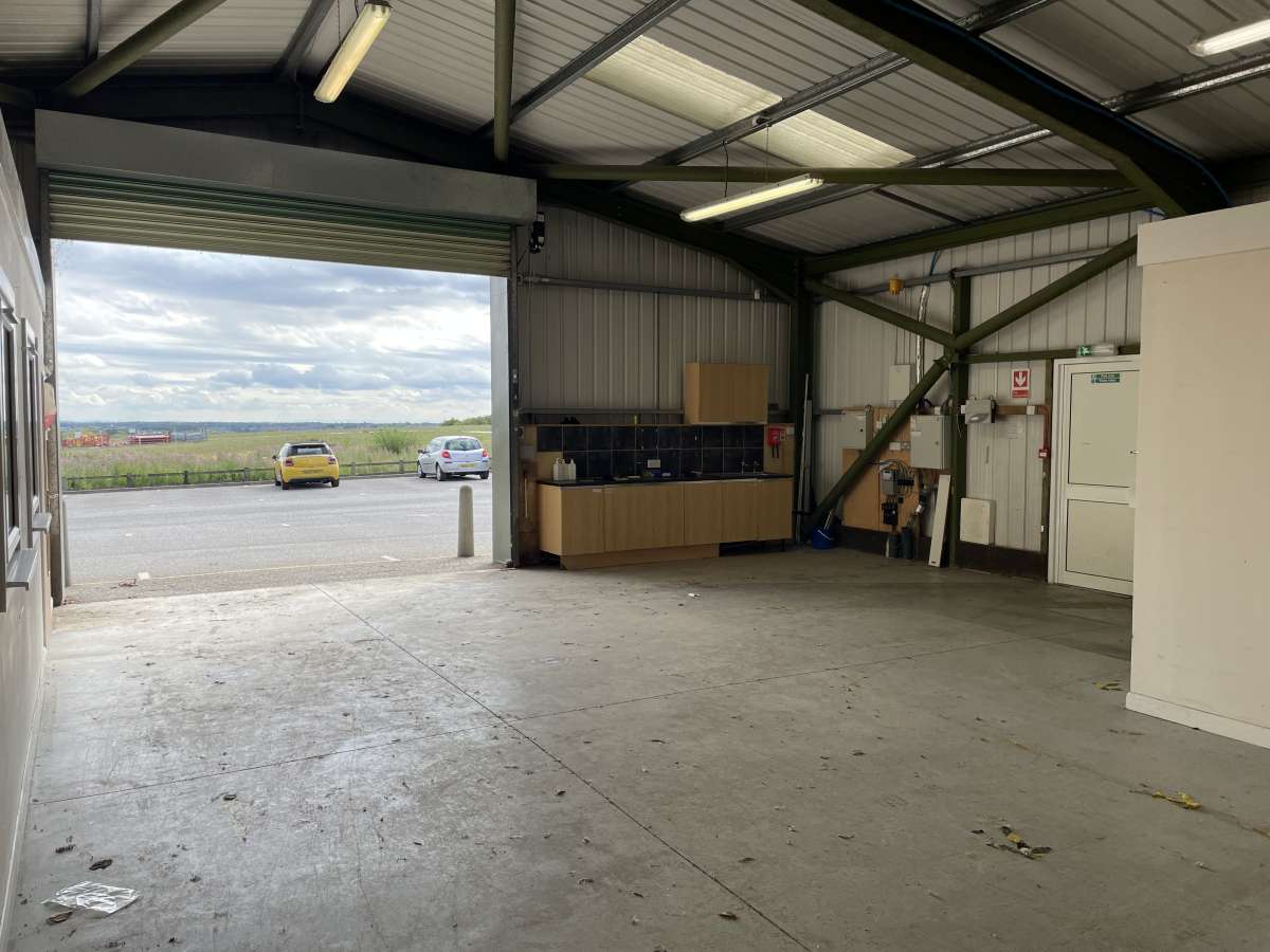 Industrial Unit in Harrogate - photo 3