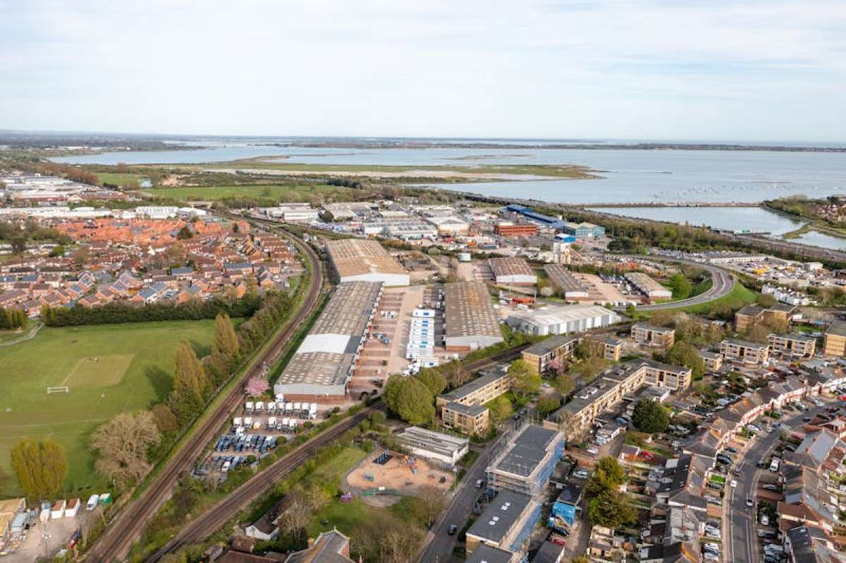 Industrial Unit in Portsmouth - photo 4