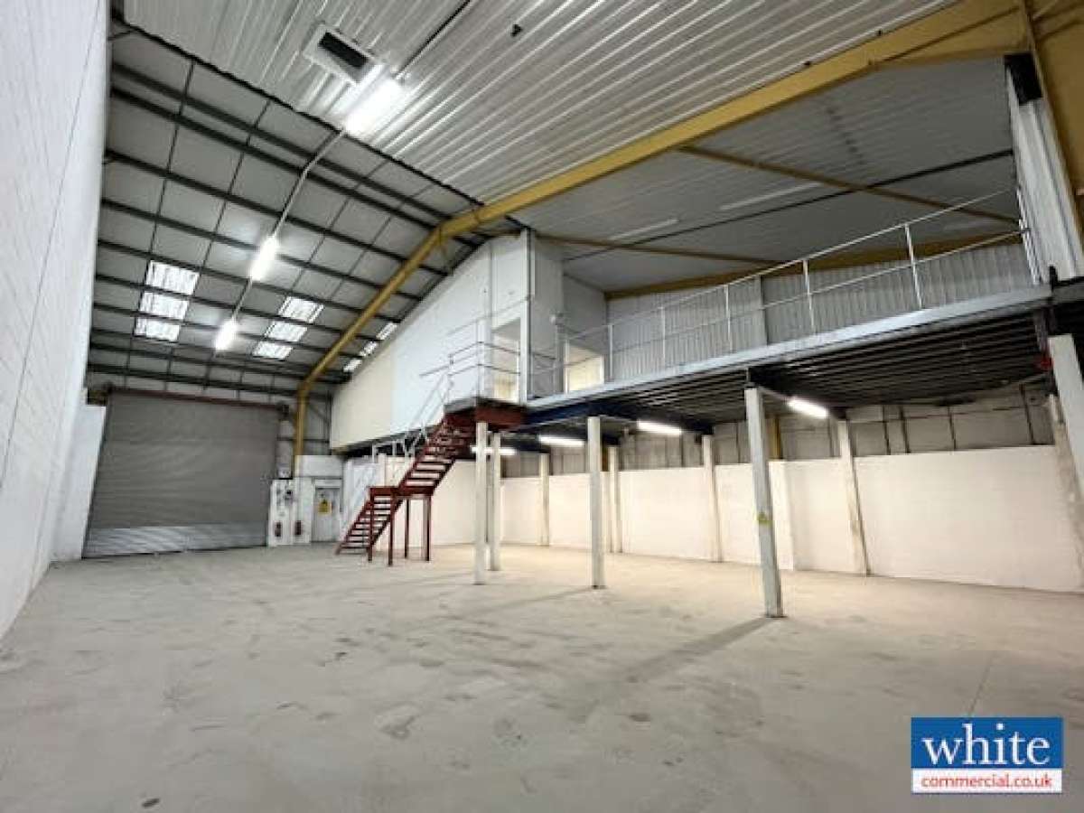Industrial Unit in Bicester - photo 3