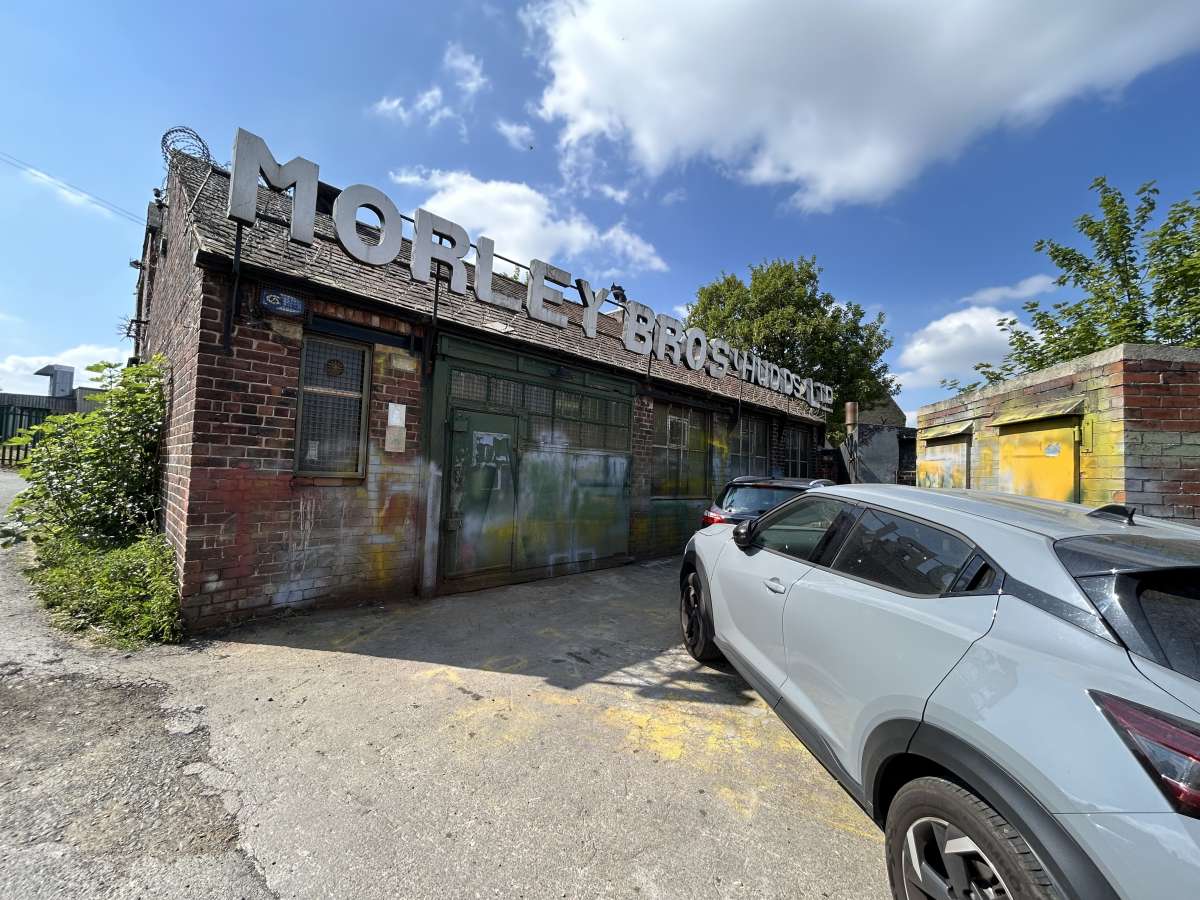 Industrial Unit in Huddersfield - photo 2