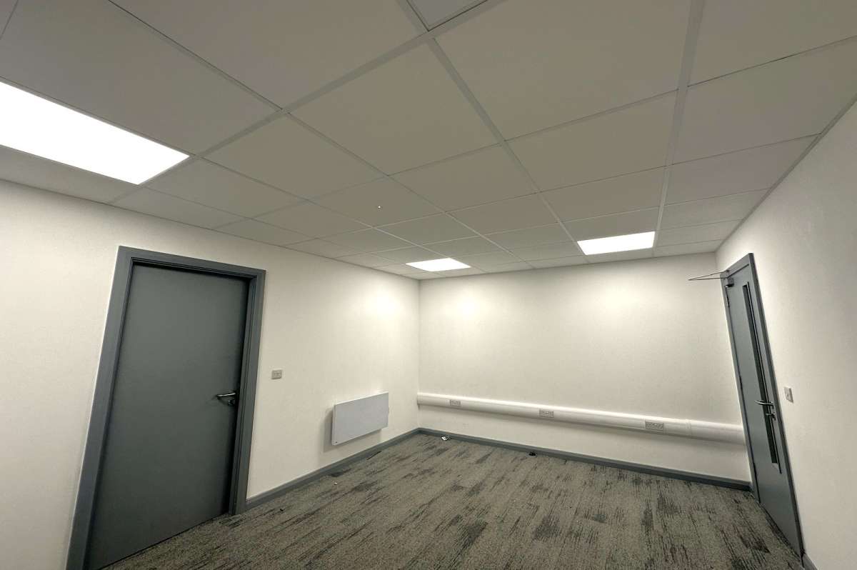 Industrial Unit in Belfast - photo 3