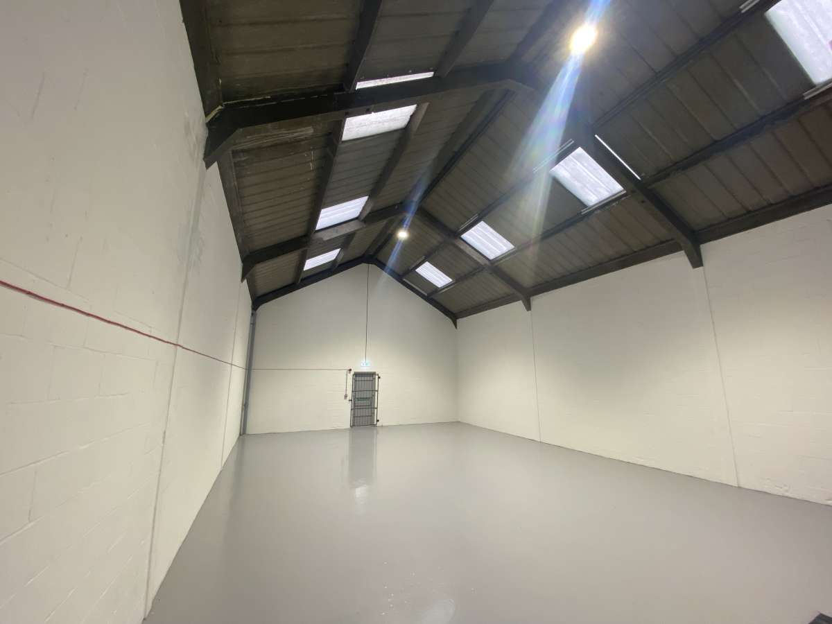 Industrial Unit in Croydon - photo 2