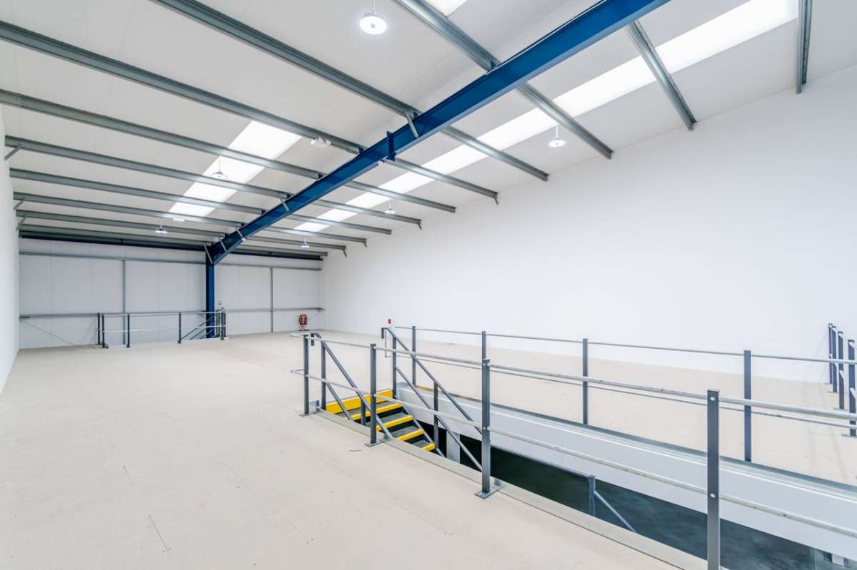 Industrial Unit in Poole - photo 3