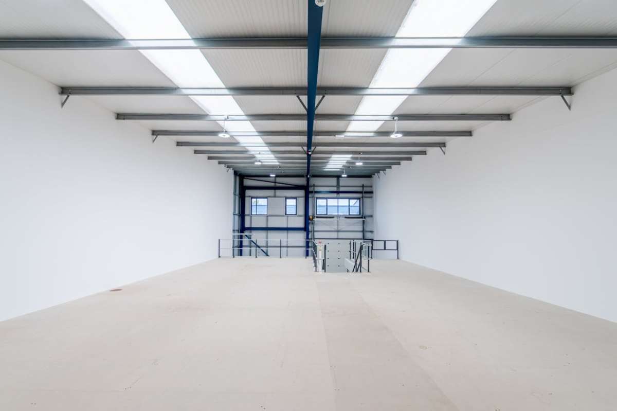 Industrial Unit in Poole - photo 4