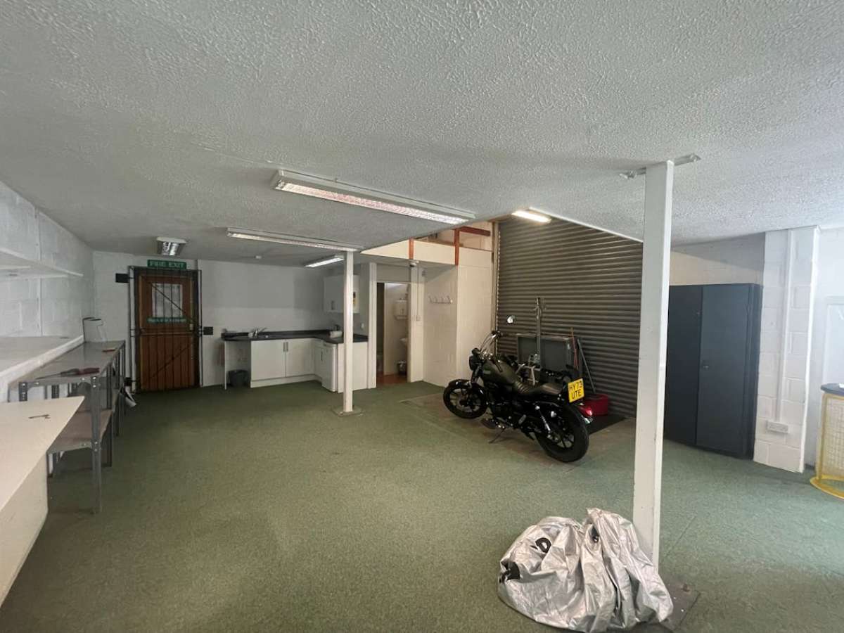 Industrial Unit in Southampton - photo 2