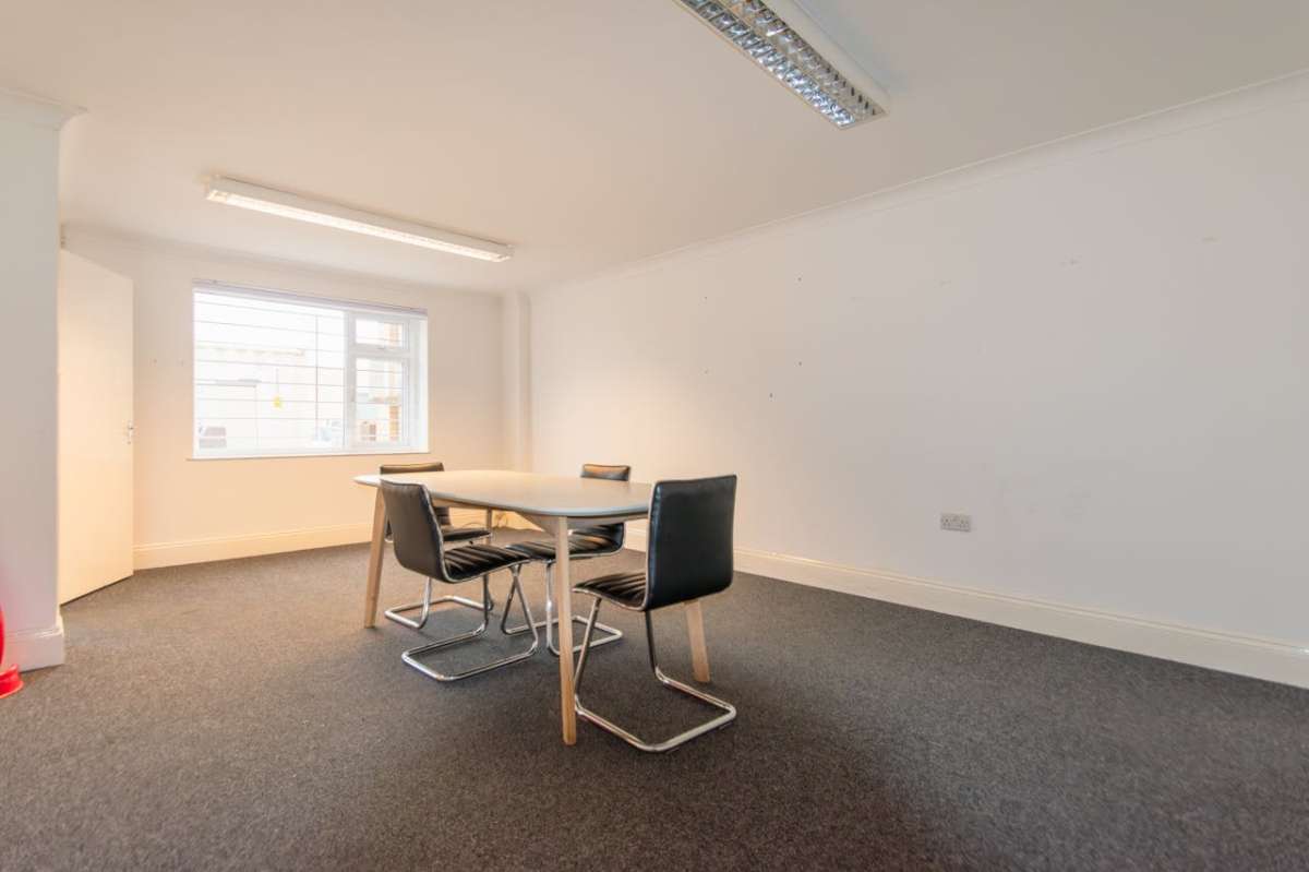 Industrial Unit in Verwood - photo 4