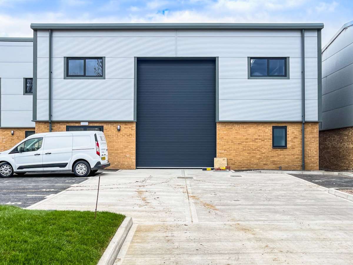 Industrial Unit in Wimborne - photo 3