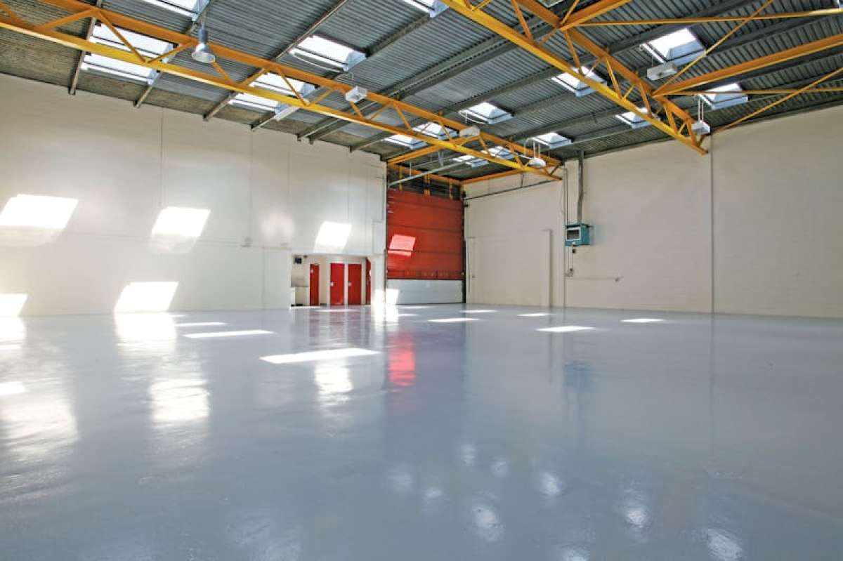 Industrial Unit in Camberley - photo 3