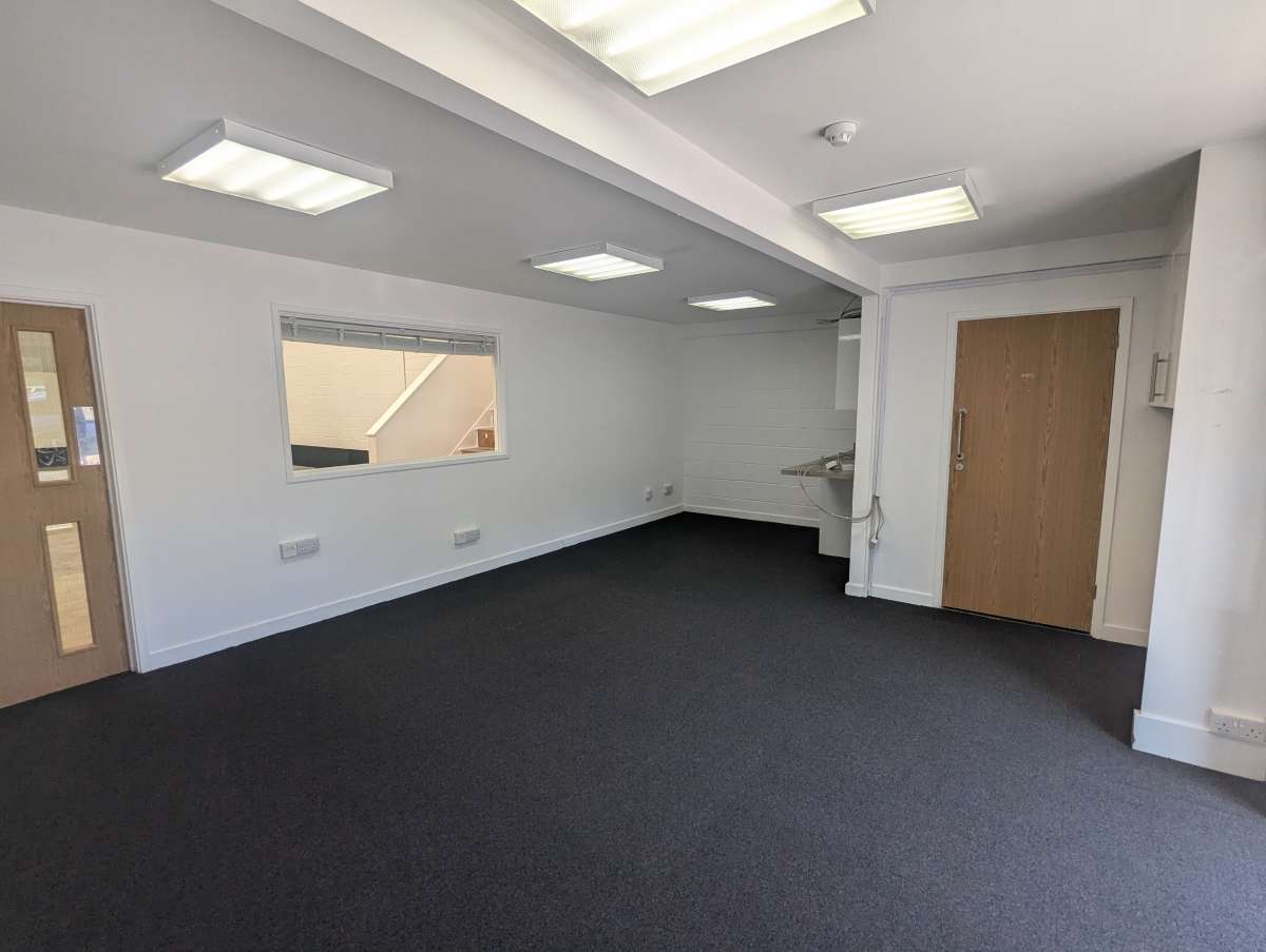 Industrial Unit in Havant - photo 4