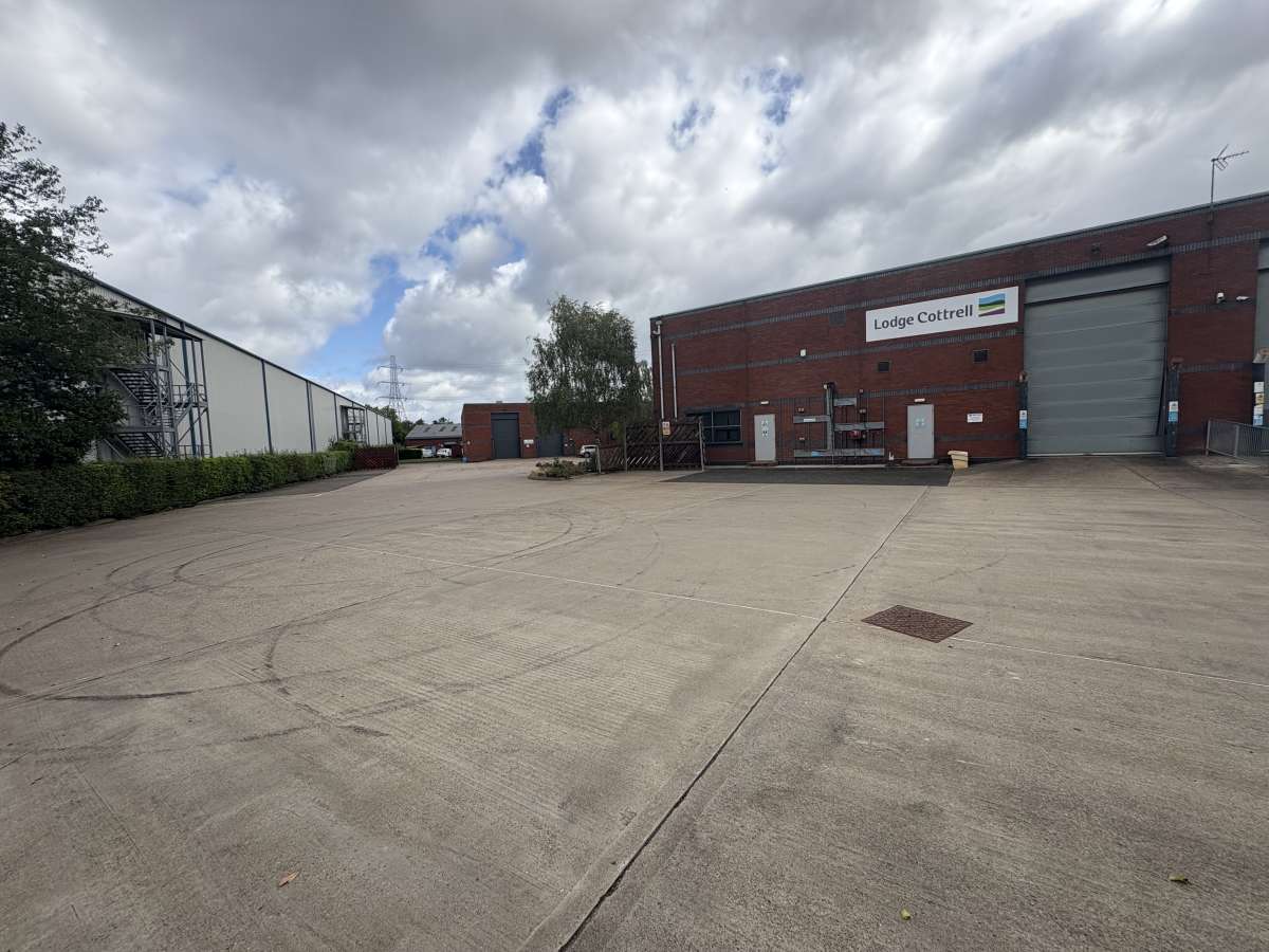 Industrial Unit in Oldbury - photo 3