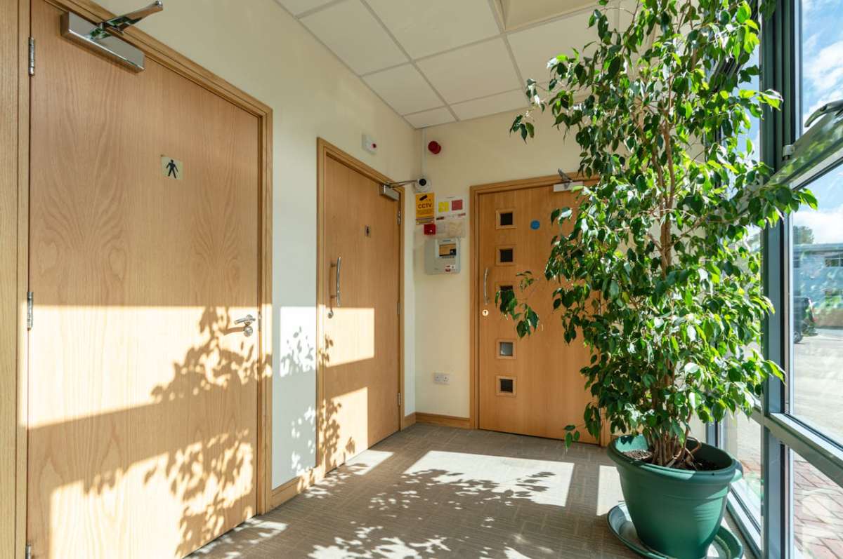 Industrial Unit in Poole - photo 4