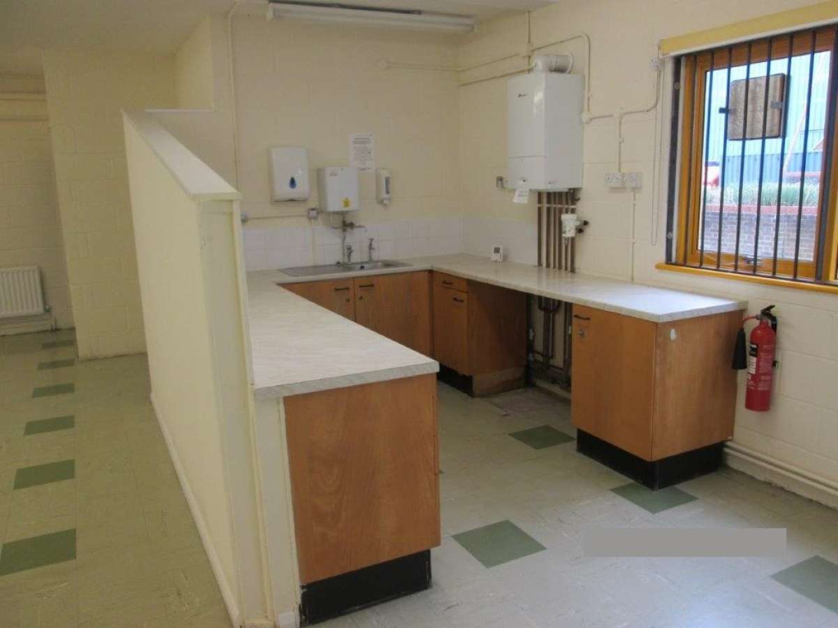 Industrial Unit in Bognor Regis - photo 3