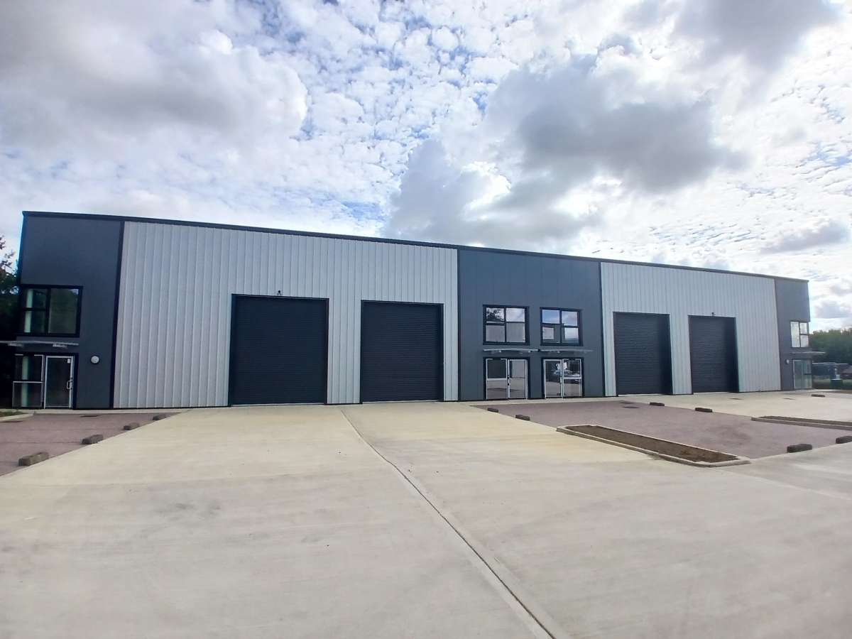 Industrial Unit in St Ives (Cambs) - photo 2