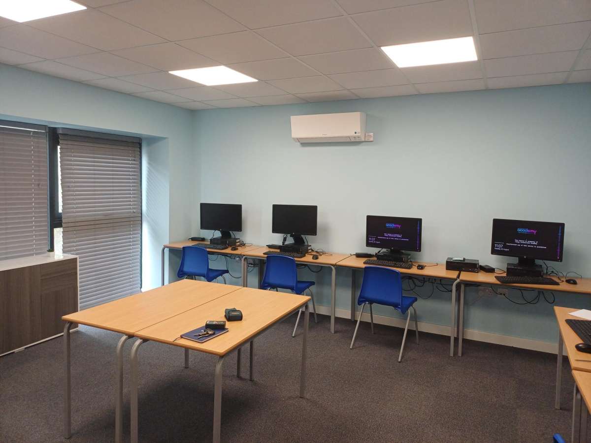 Industrial Unit in Peterborough - photo 2