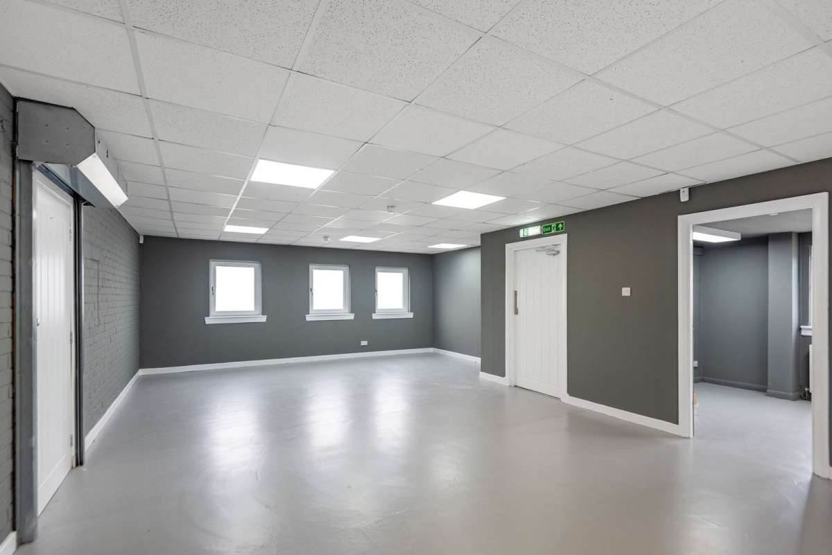 Industrial Unit in Dunfermline - photo 4