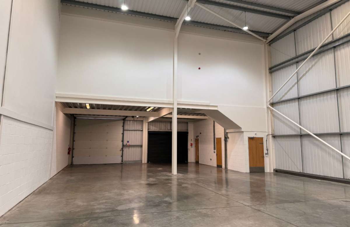 Industrial Unit in Croydon - photo 3
