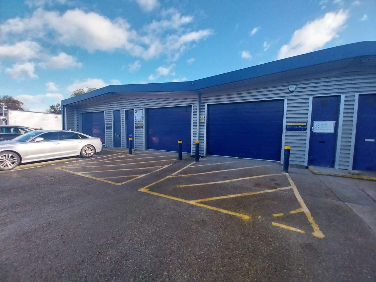 Industrial Unit in London - photo 3