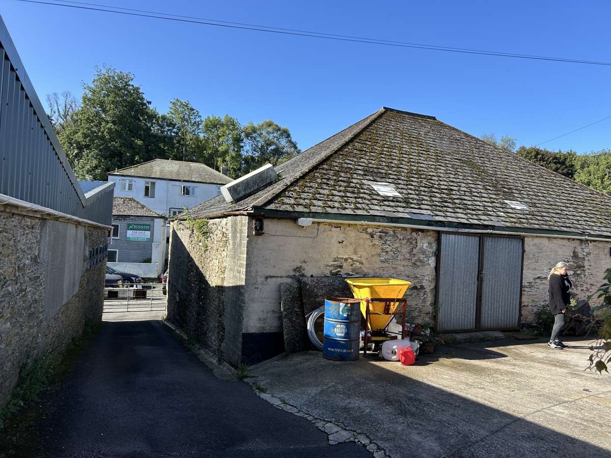 Industrial Unit in Kingsbridge - photo 4