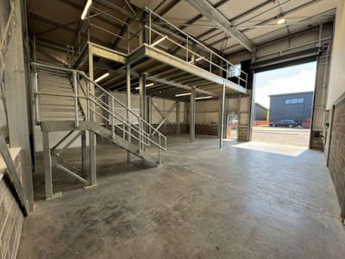 Industrial Unit in Eastleigh - photo 2