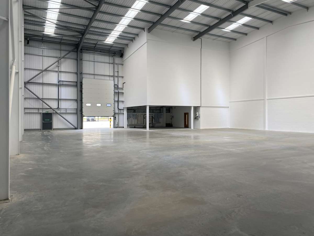 Industrial Unit in Luton - photo 2