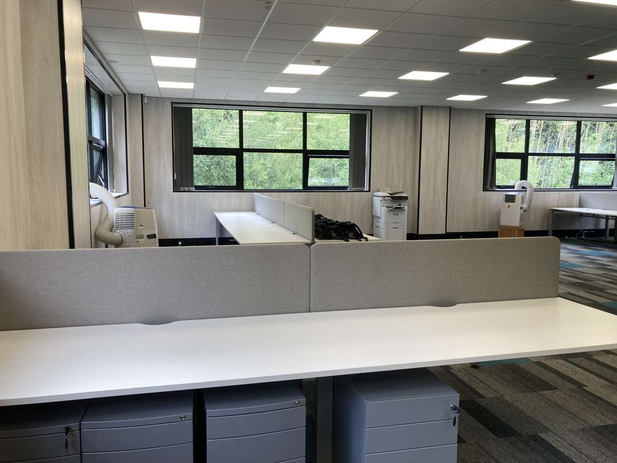 Industrial Unit in Chapeltown - photo 3