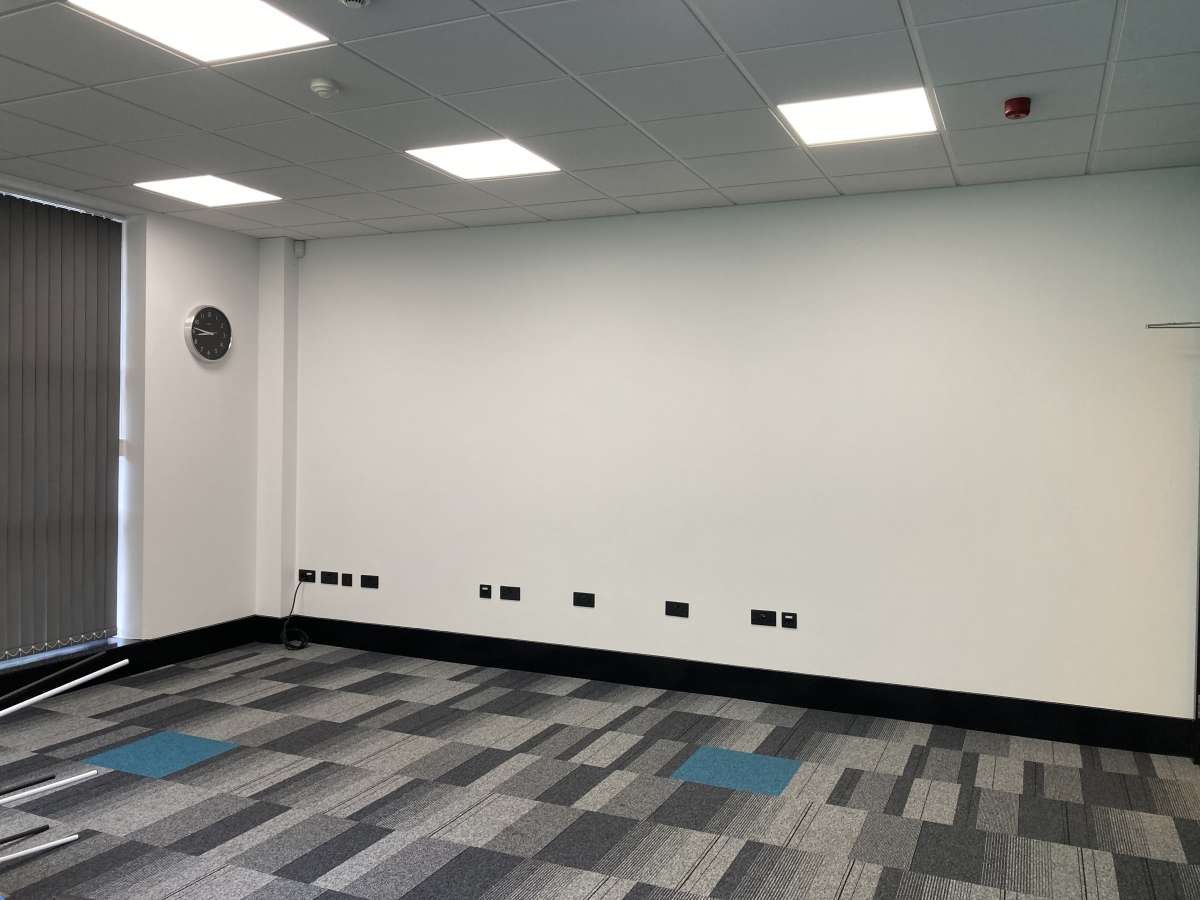 Industrial Unit in Chapeltown - photo 4