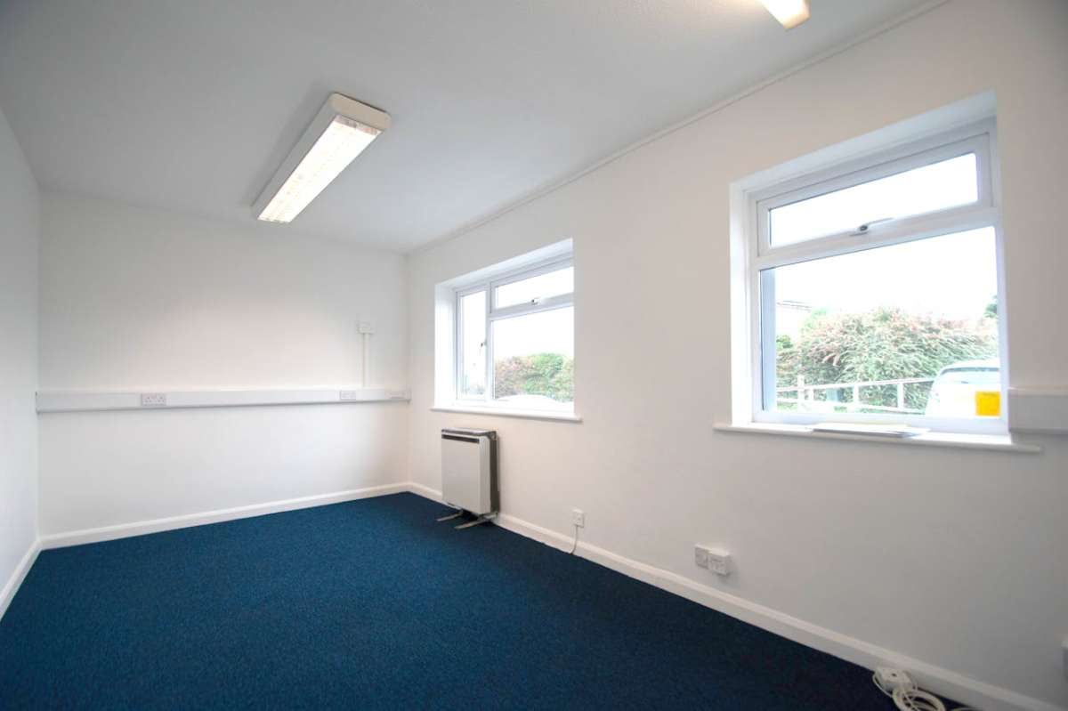 Industrial Unit in Poole - photo 4