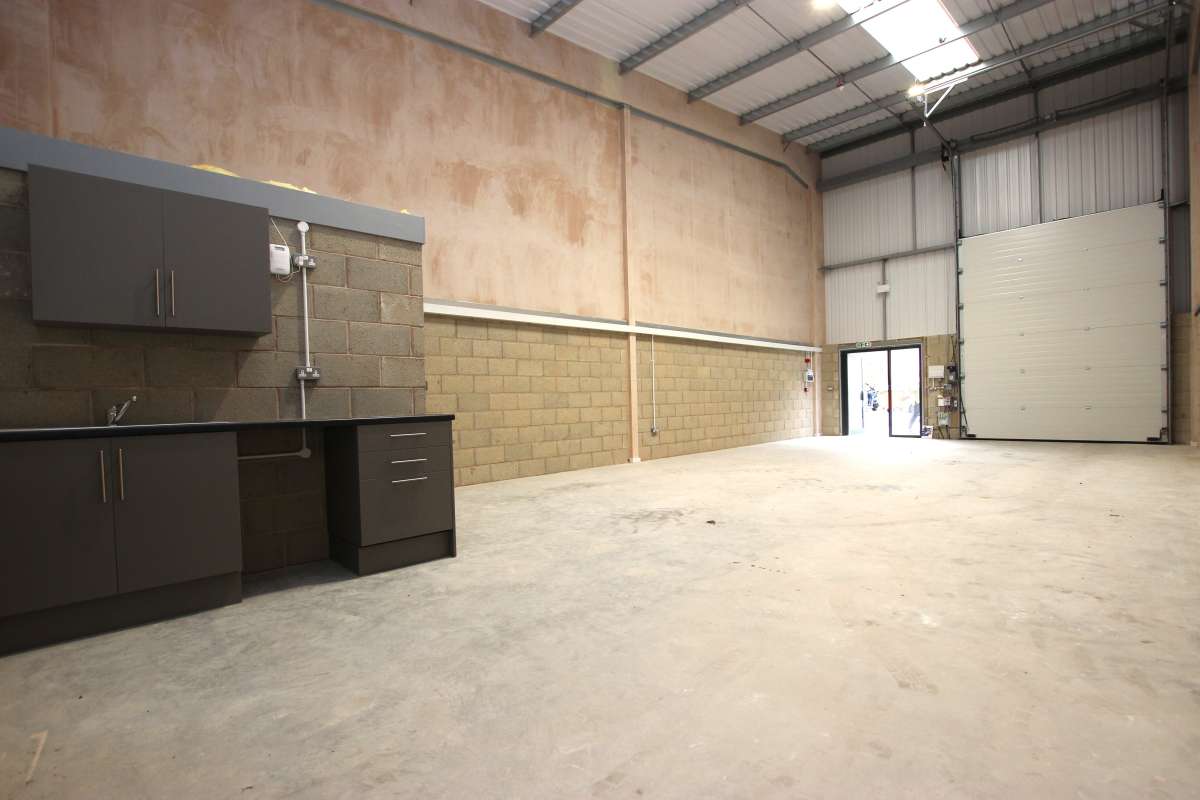 Industrial Unit in Newark - photo 2