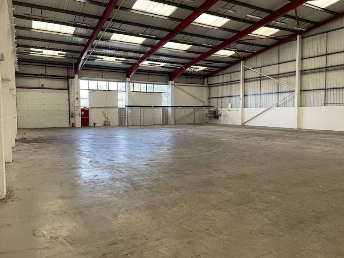 Industrial Unit in Wokingham - photo 2