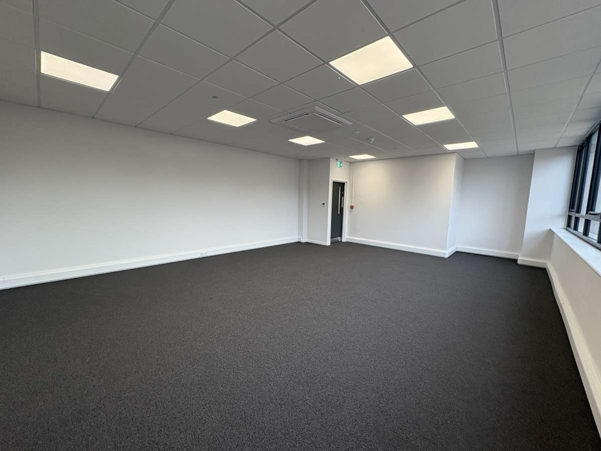 Industrial Unit in Fareham - photo 3