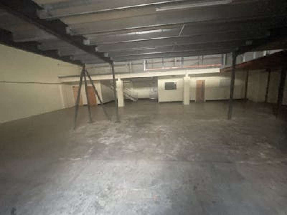 Industrial Unit in London - photo 3