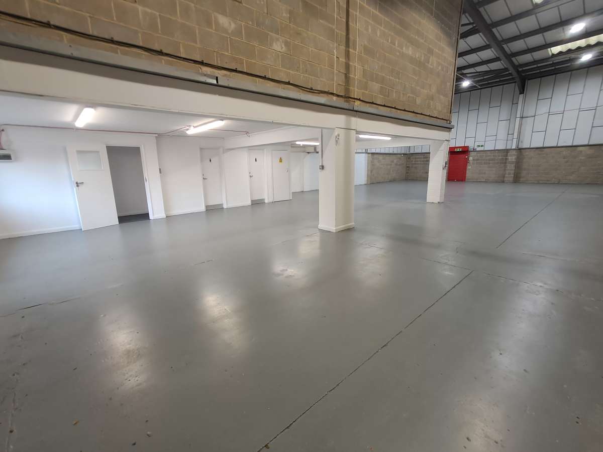Industrial Unit in Croydon - photo 3