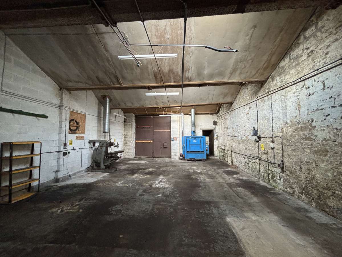 Industrial Unit in Todmorden - photo 4