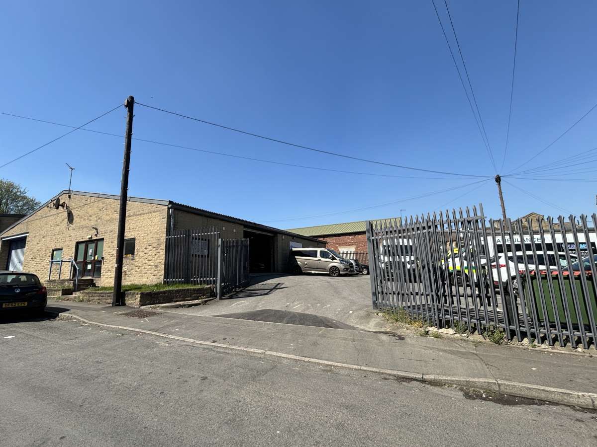 Industrial Unit in Elland - photo 2