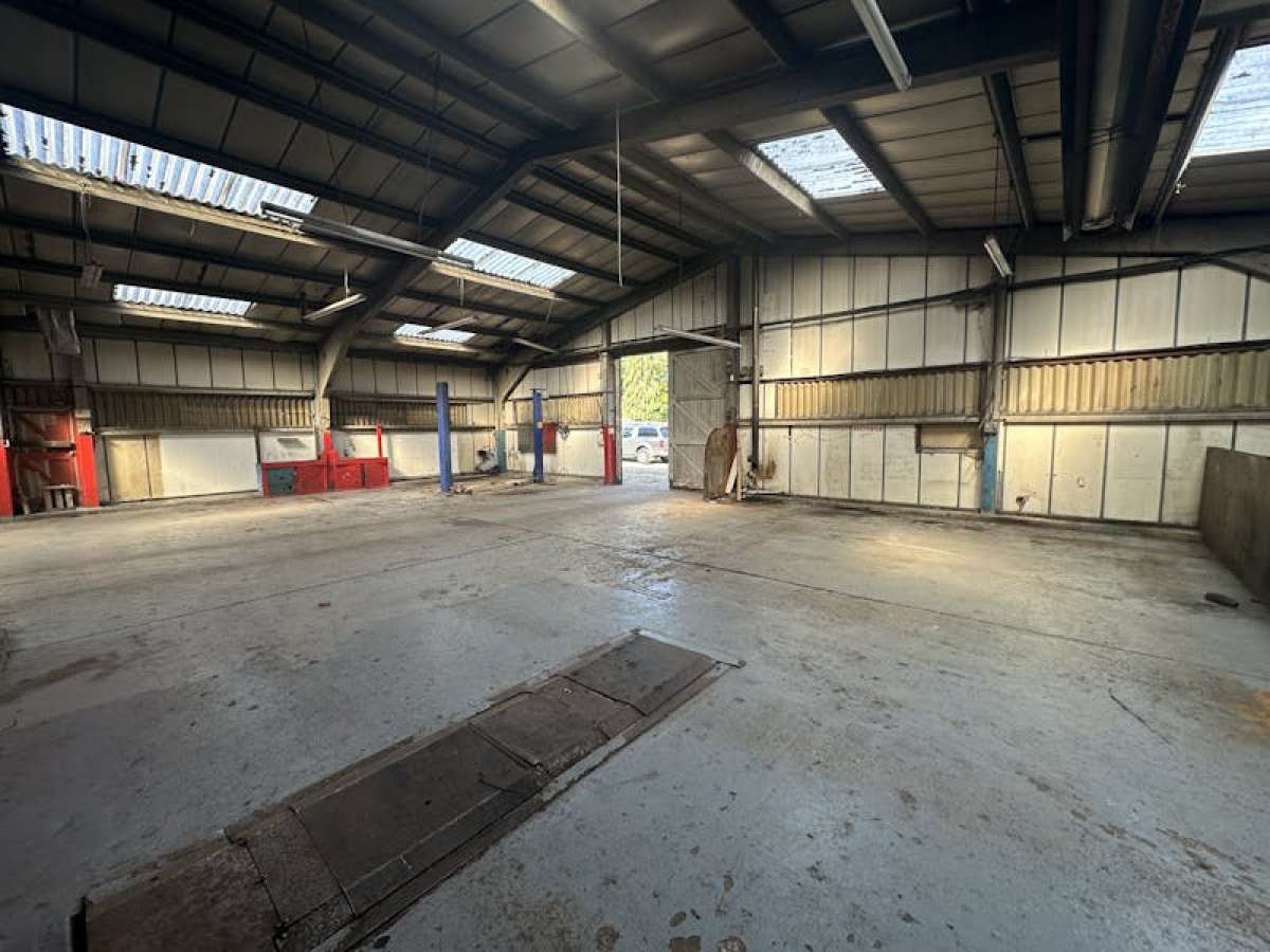 Industrial Unit in Farnham - photo 3