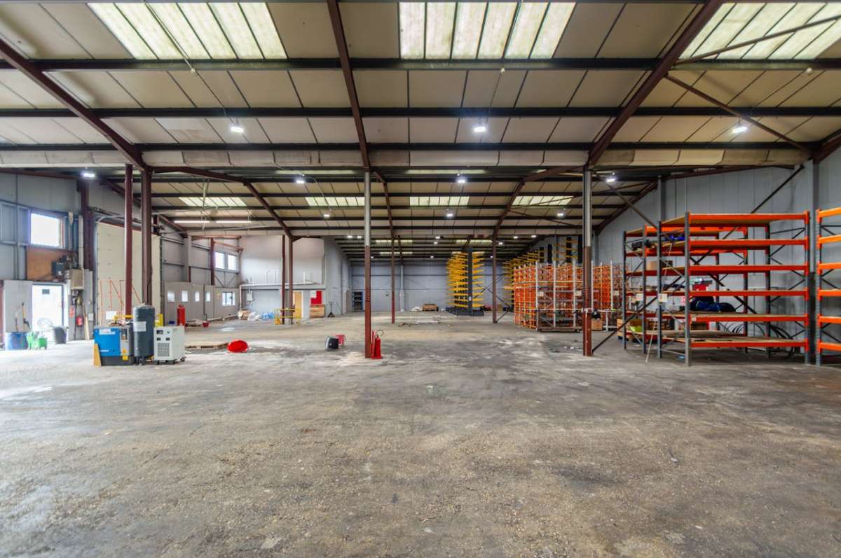 Industrial Unit in Wimborne - photo 3