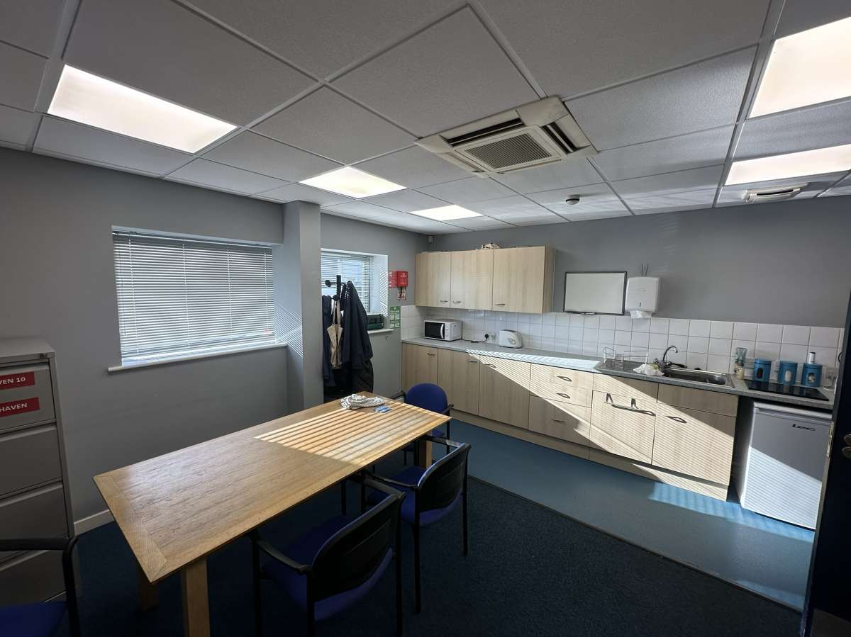 Industrial Unit in Eastbourne - photo 4
