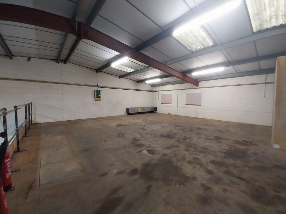 Industrial Unit in Foxhills Industrial Estate - photo 3