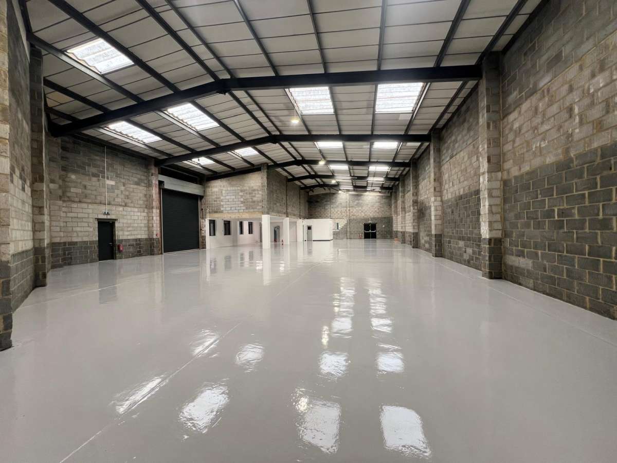 Industrial Unit in Croydon - photo 2