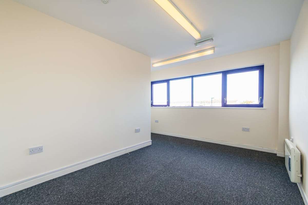 Industrial Unit in Poole - photo 4