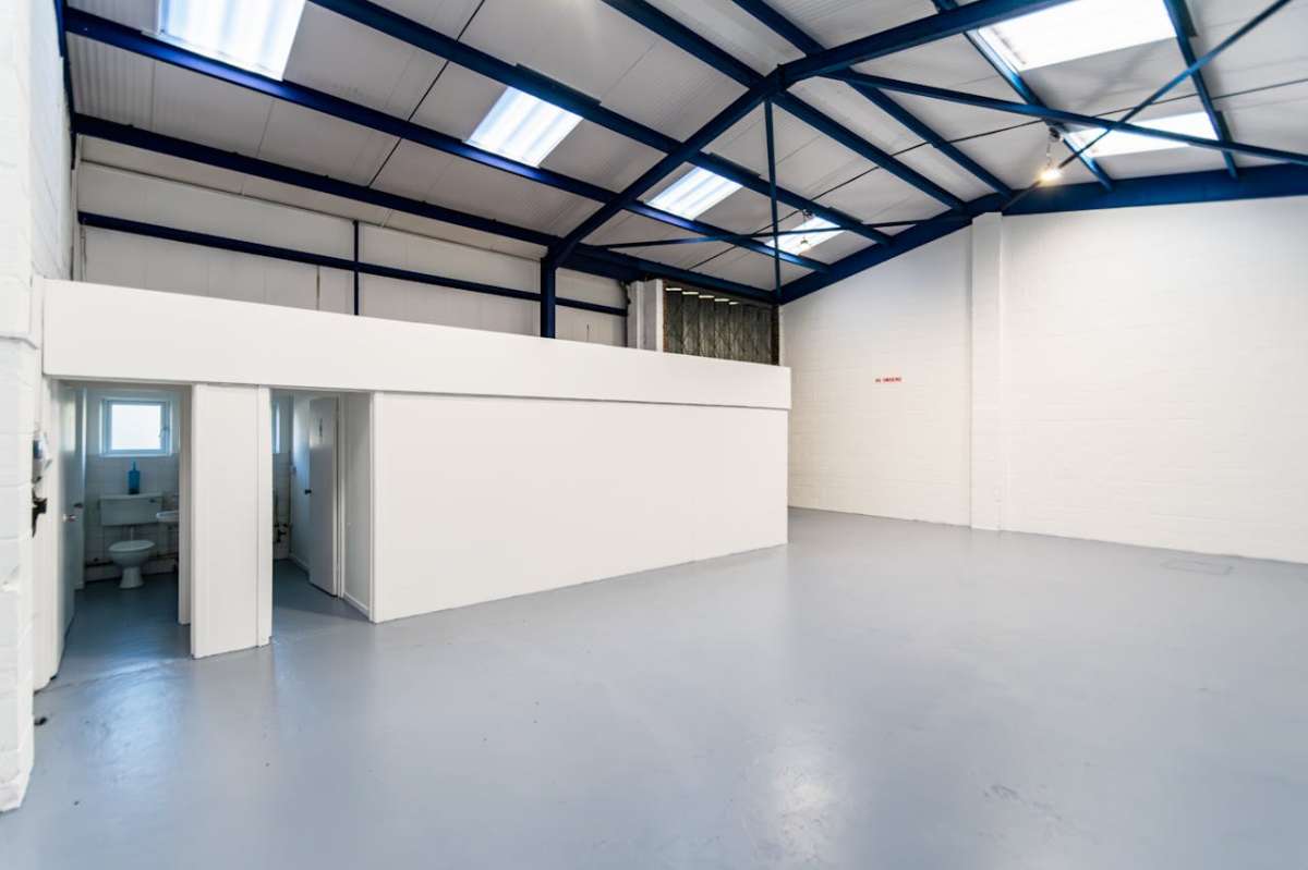 Industrial Unit in Verwood - photo 3